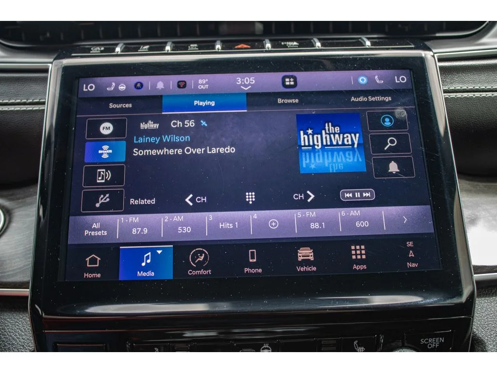 Used 2024 Diamond Black Crystal Pearlcoat Jeep Limited image 46