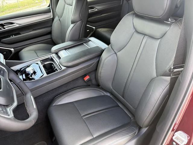 New 2026 Velvet Red Pearl-Coat Exterior Paint Jeep  image 20