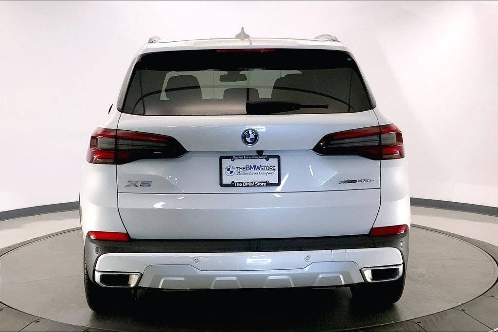 Used 2023 Mineral White Metallic BMW  image 3