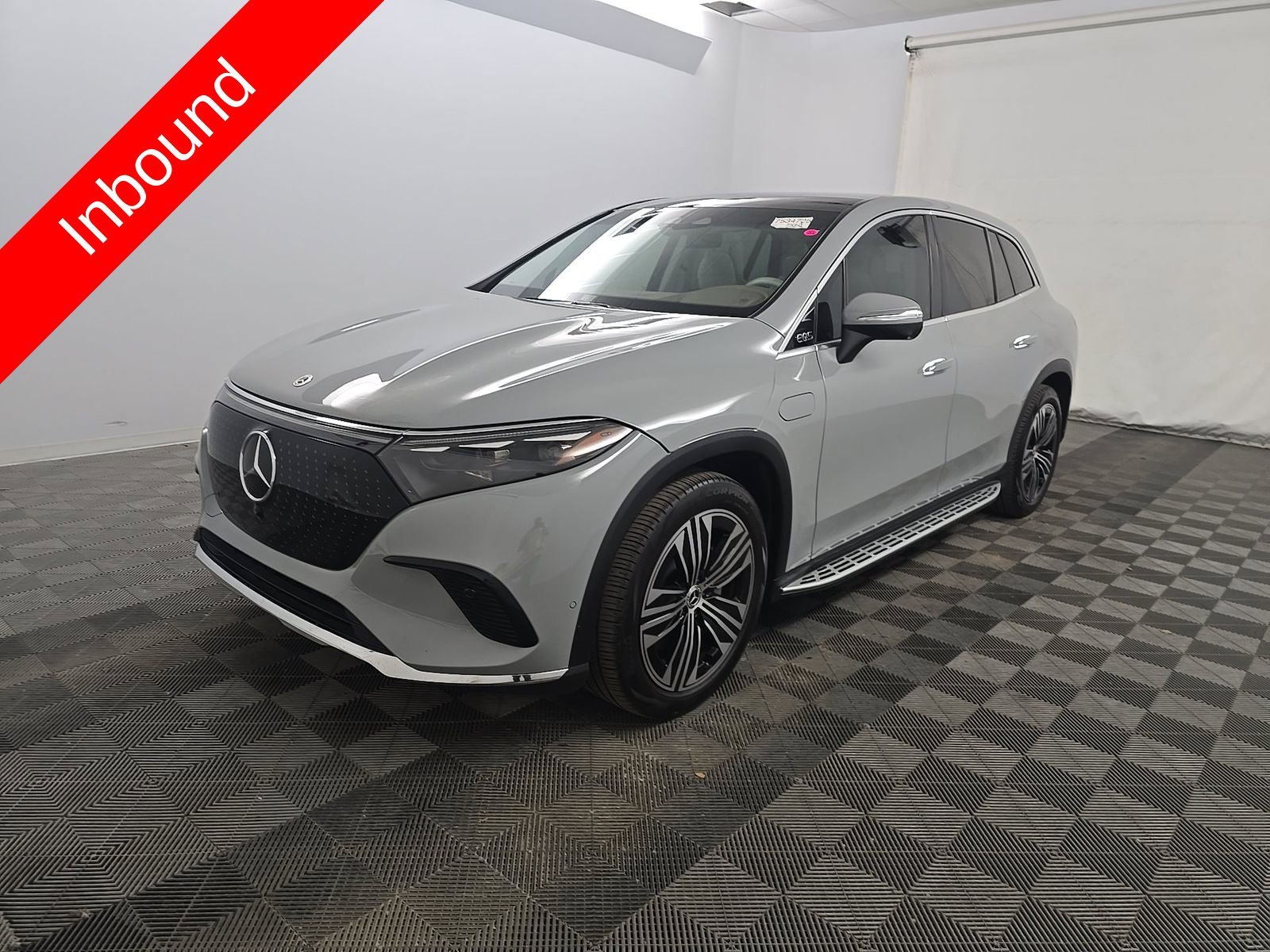 Used 2024 Gray Mercedes-Benz 450 image 1