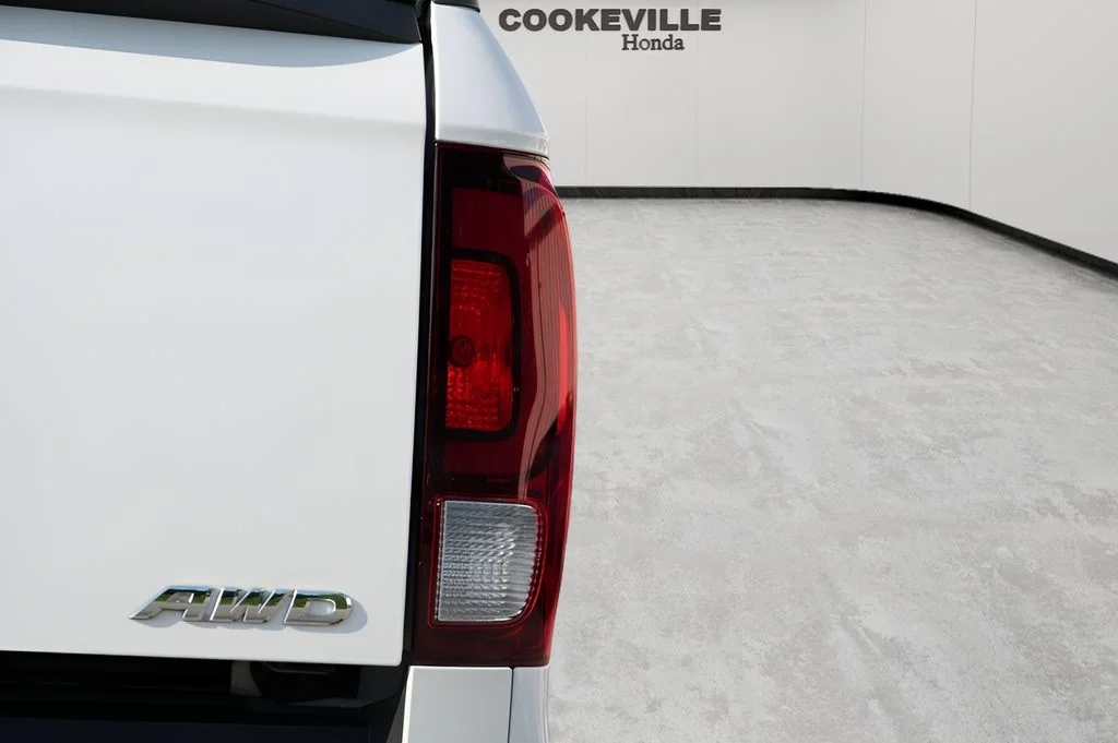 Certified Used 2023 Platinum White Pearl Honda RTL-E image 7