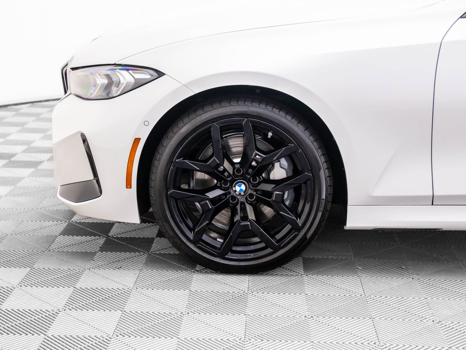New 2026 Mineral White Metallic BMW 330i xDrive image 35