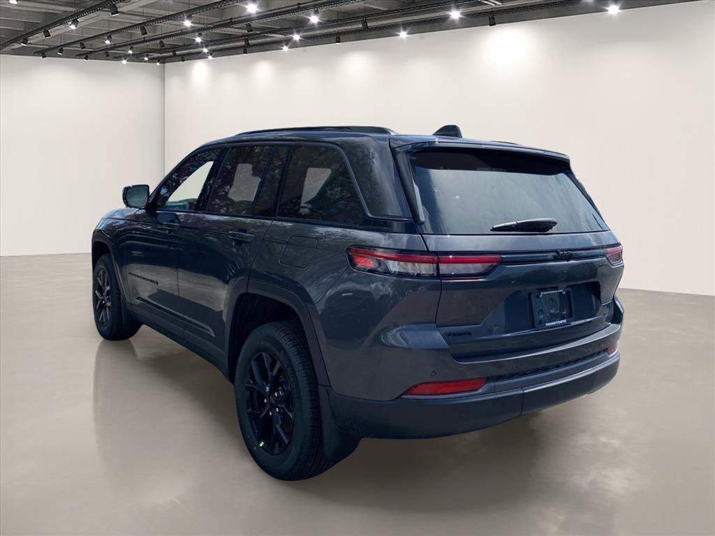 New 2026 Baltic Gray Metallic Clear-Coat Exterior Paint Jeep Altitude image 3