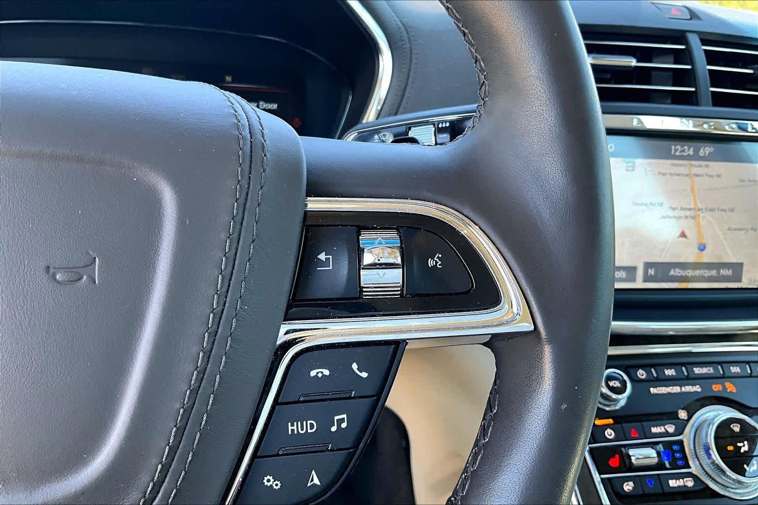 Used 2019 Ceramic Pearl Metallic Lincoln Reserve image 22
