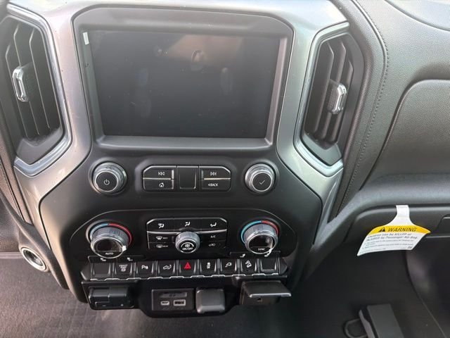Used 2022 White Chevrolet LT image 23