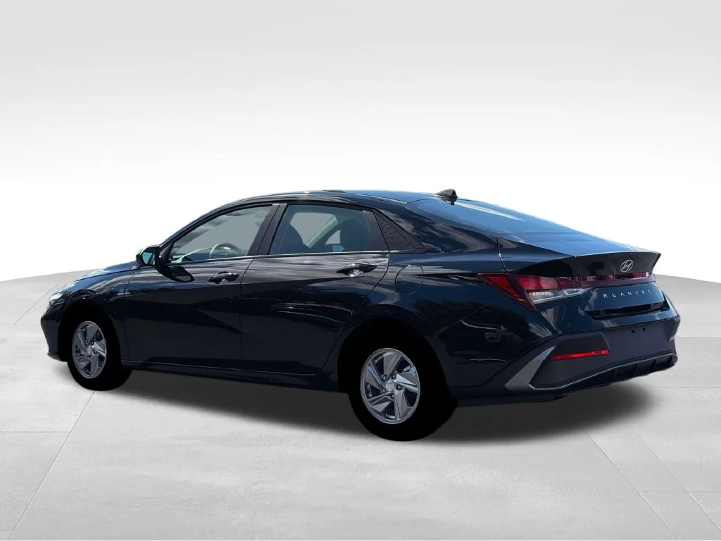 Used 2026 Black Hyundai SE image 4