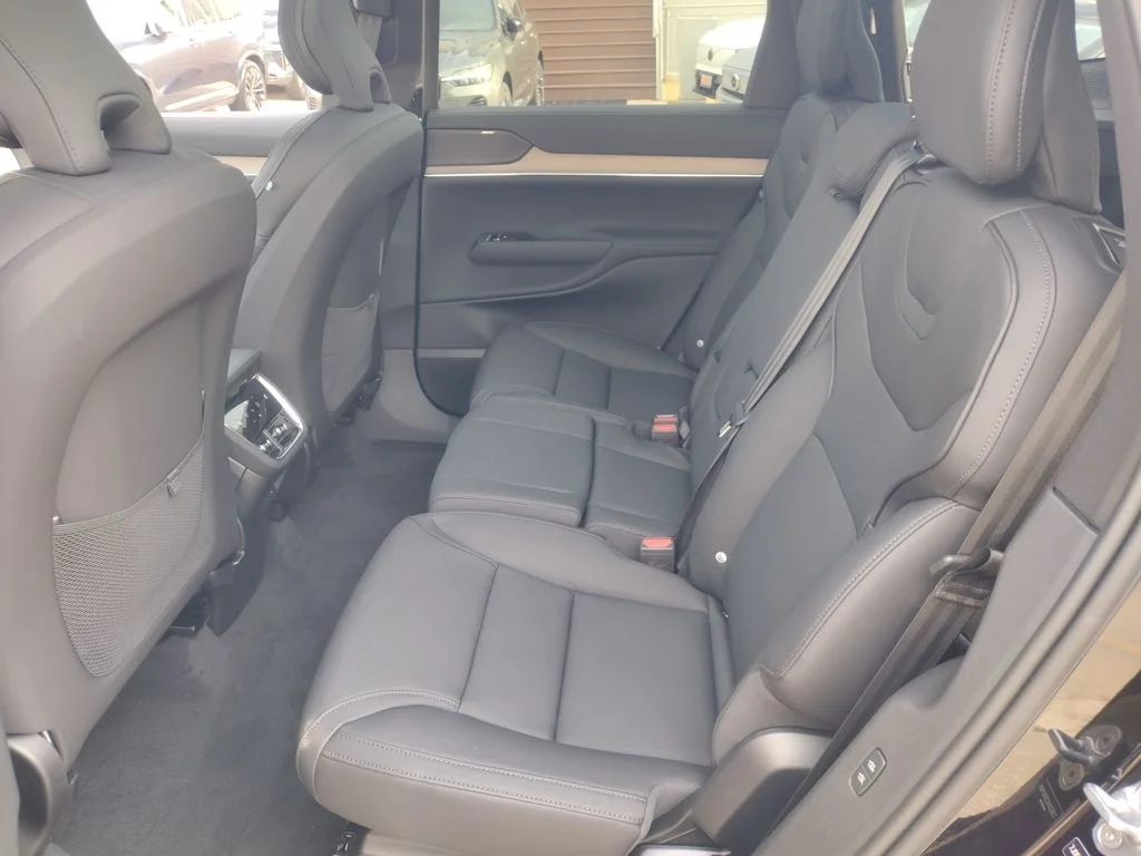 2025 Volvo EX90 Plus - Photo 20