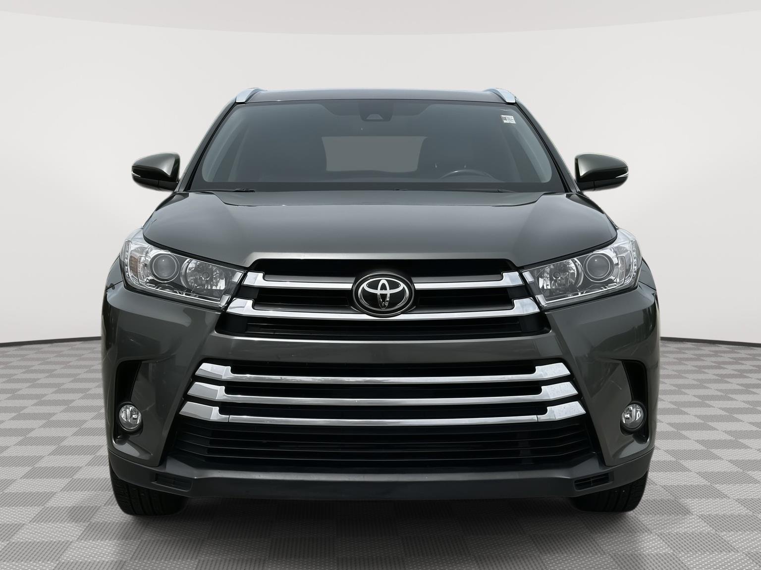 Used 2017 Toyota Highlander Limited with VIN 5TDYZRFH9HS227335 for sale in Kansas City