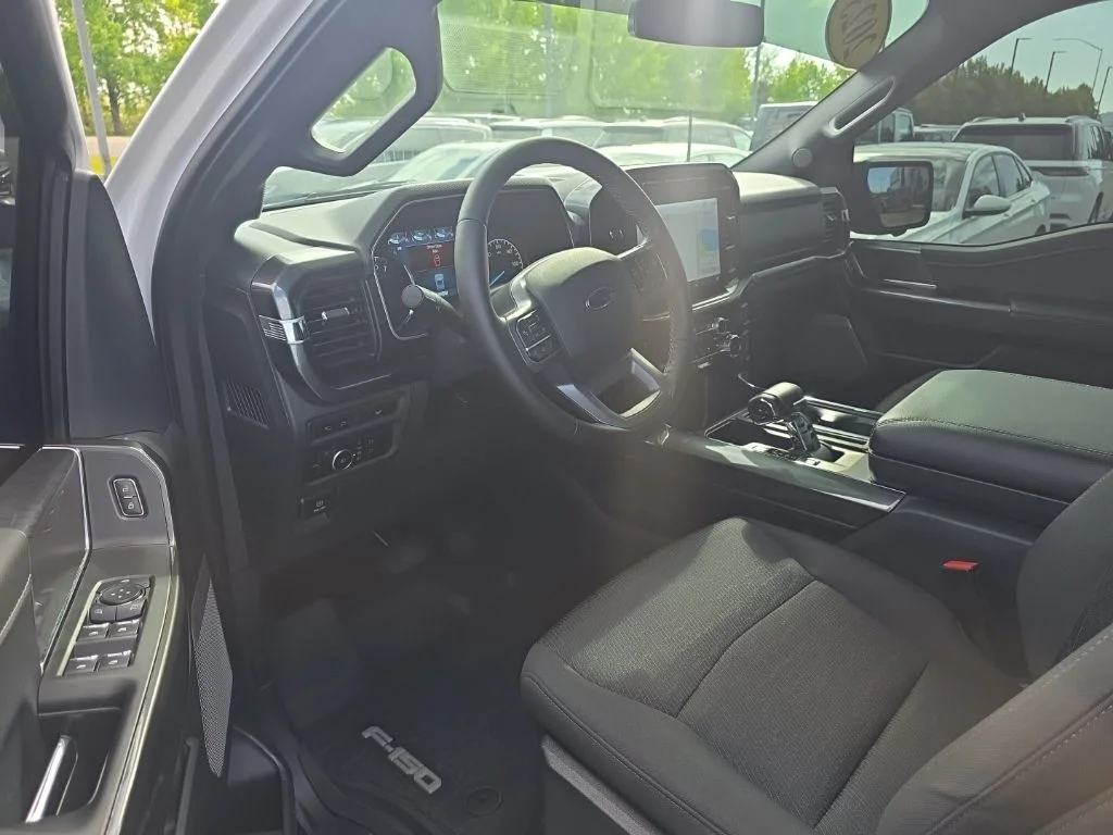 Used 2023 White Ford XLT image 12
