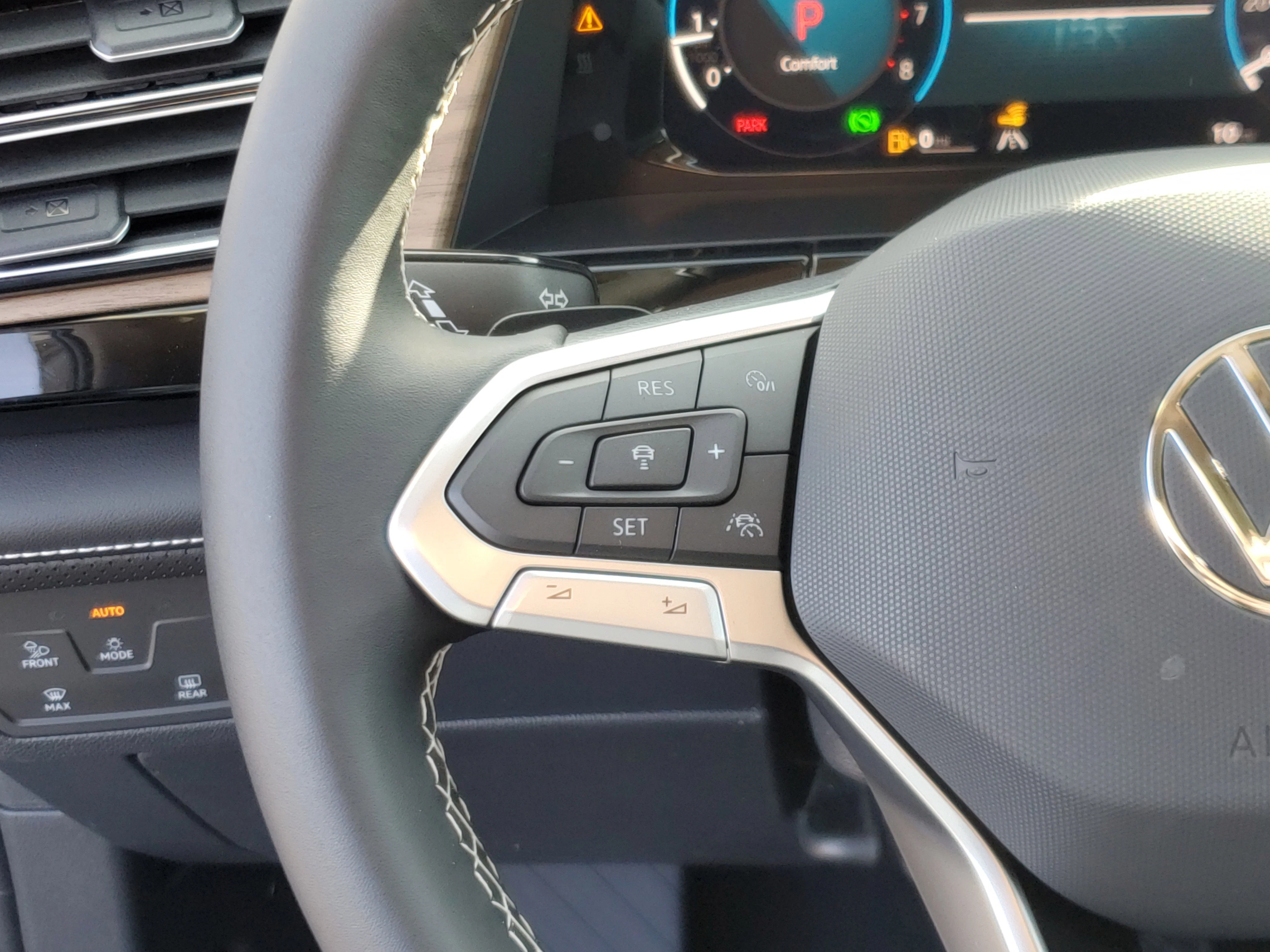 New 2026 Silver Volkswagen 2.0T SE w/Technology image 22