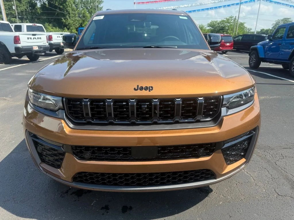 New 2026 Copper Shino Metallic Clear-Coat Exterior Paint Jeep Limited Reserve image 9