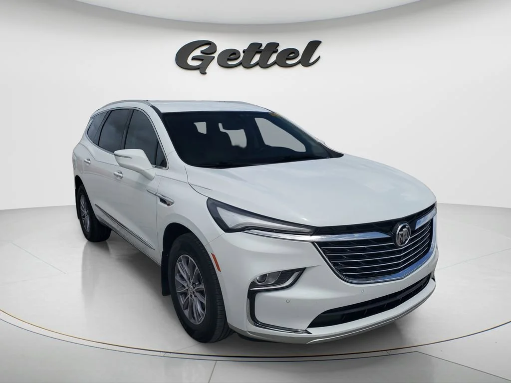 Used 2023 Summit White Buick Essence image 3