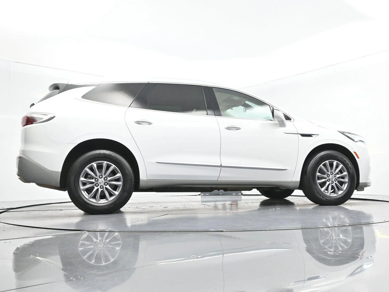 Used 2023 Summit White Buick Essence image 50
