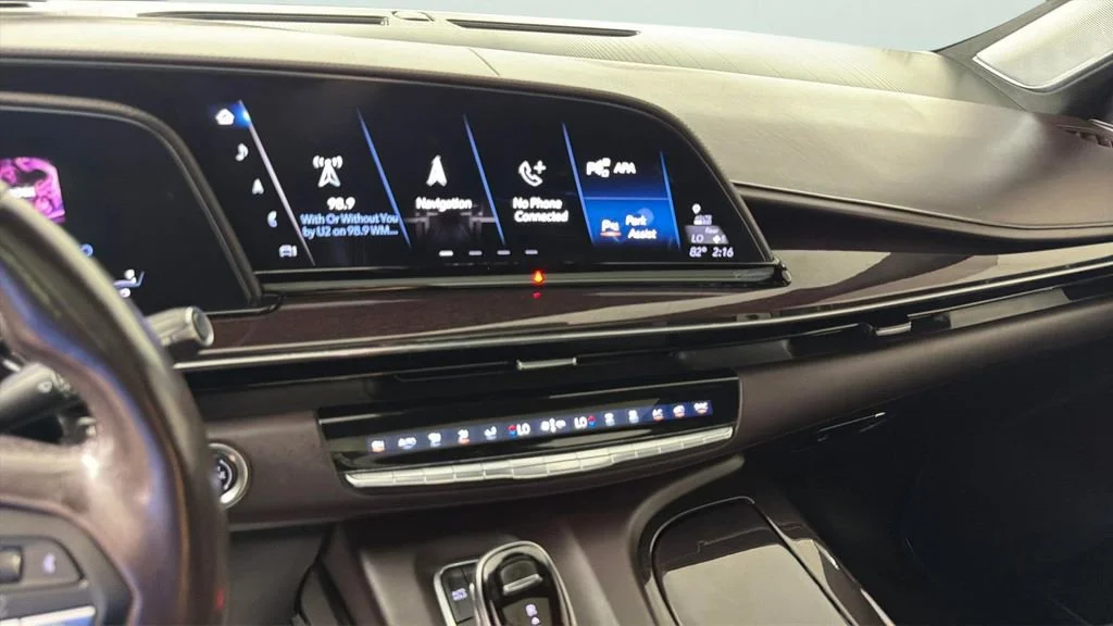 Used 2021 CRYSTAL WHITE TRICOAT Cadillac Sport Platinum image 23