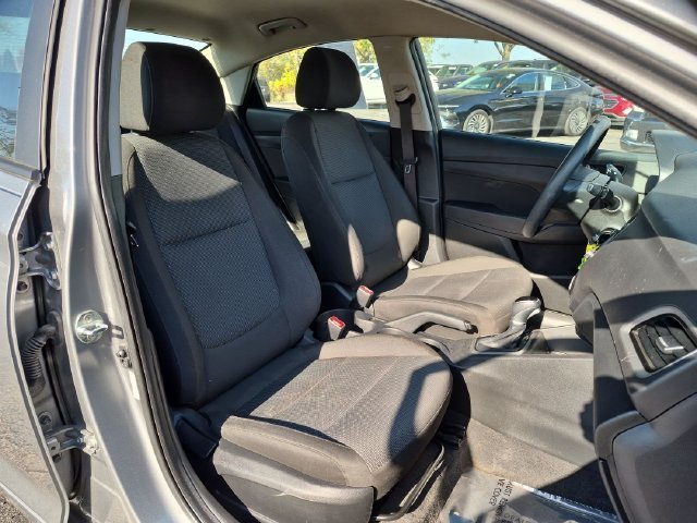 Used 2022 Gray Hyundai SE image 27