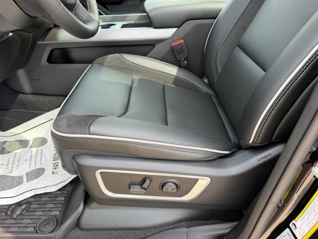 New 2026 Diamond Black Crystal Pearl-Coat Exterior Paint RAM Laramie image 21