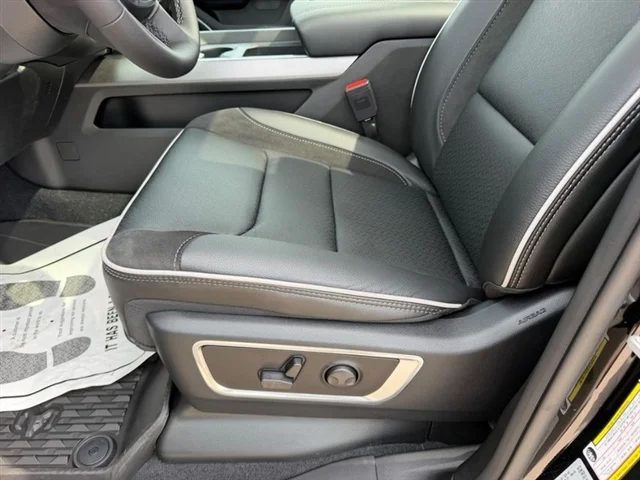 New 2026 Diamond Black Crystal Pearl-Coat Exterior Paint RAM Laramie image 21