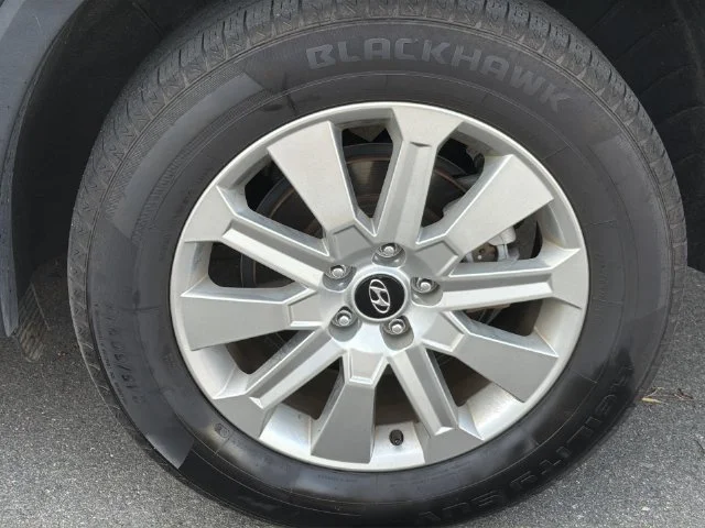 Used 2025 Gray Hyundai SEL image 6