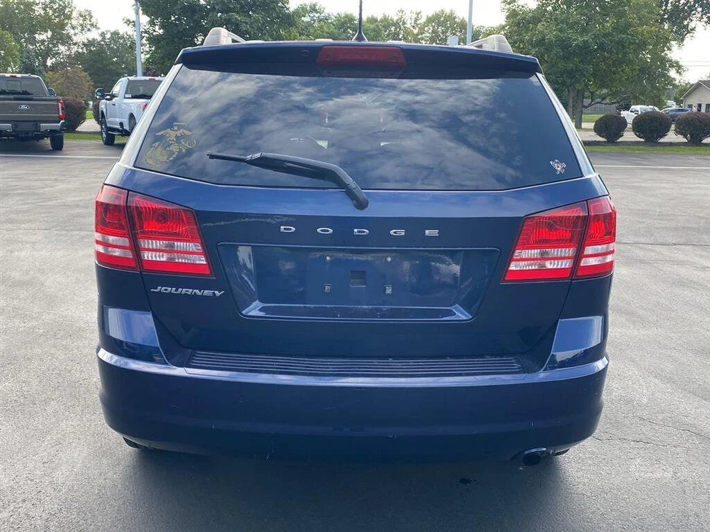 Used 2019 Contusion Blue Pearlcoat Dodge SE Value Pkg image 9