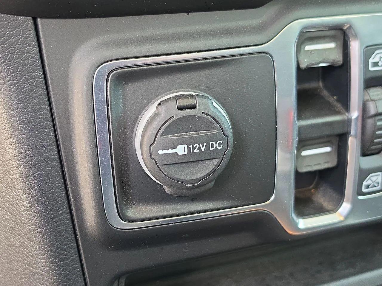 Used 2020 Bright White Clearcoat Jeep Altitude image 26