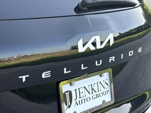 Used 2023 Black Kia EX X-Line image 11