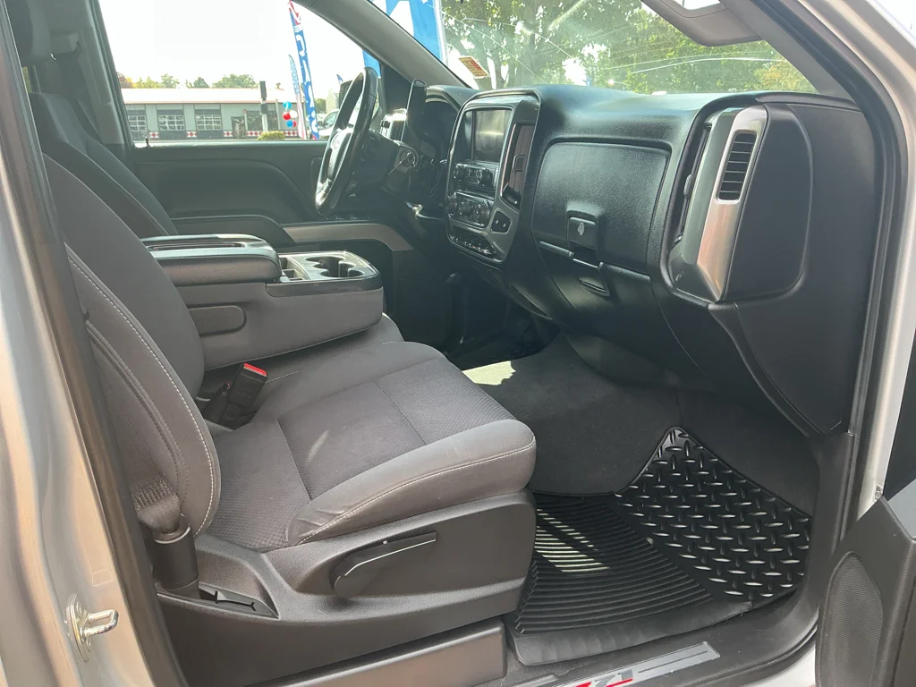 Used 2018 Silver Ice Metallic Chevrolet LT image 14