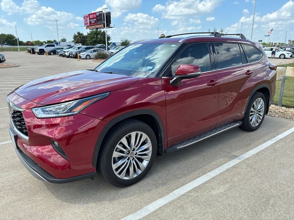 Used 2024  Toyota Platinum image 4