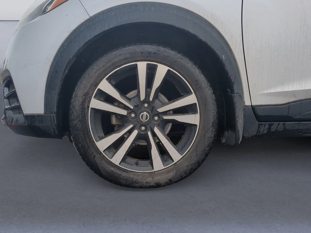 Used 2018 Silver Nissan SV image 11