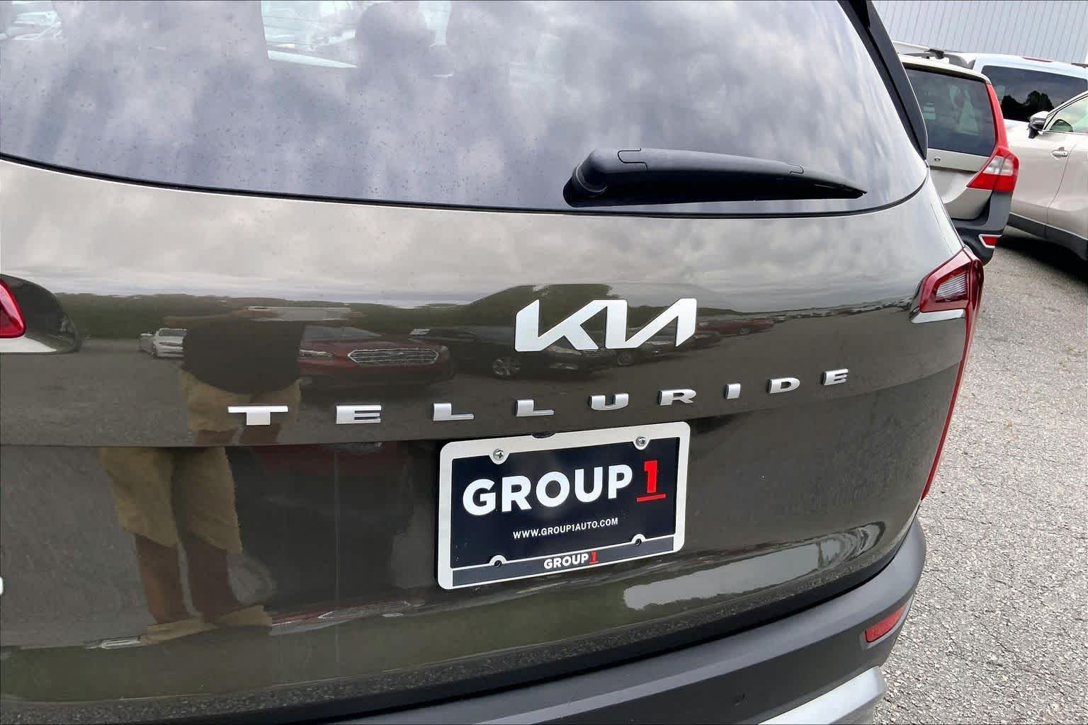 Used 2022 Dark Moss Kia S image 10