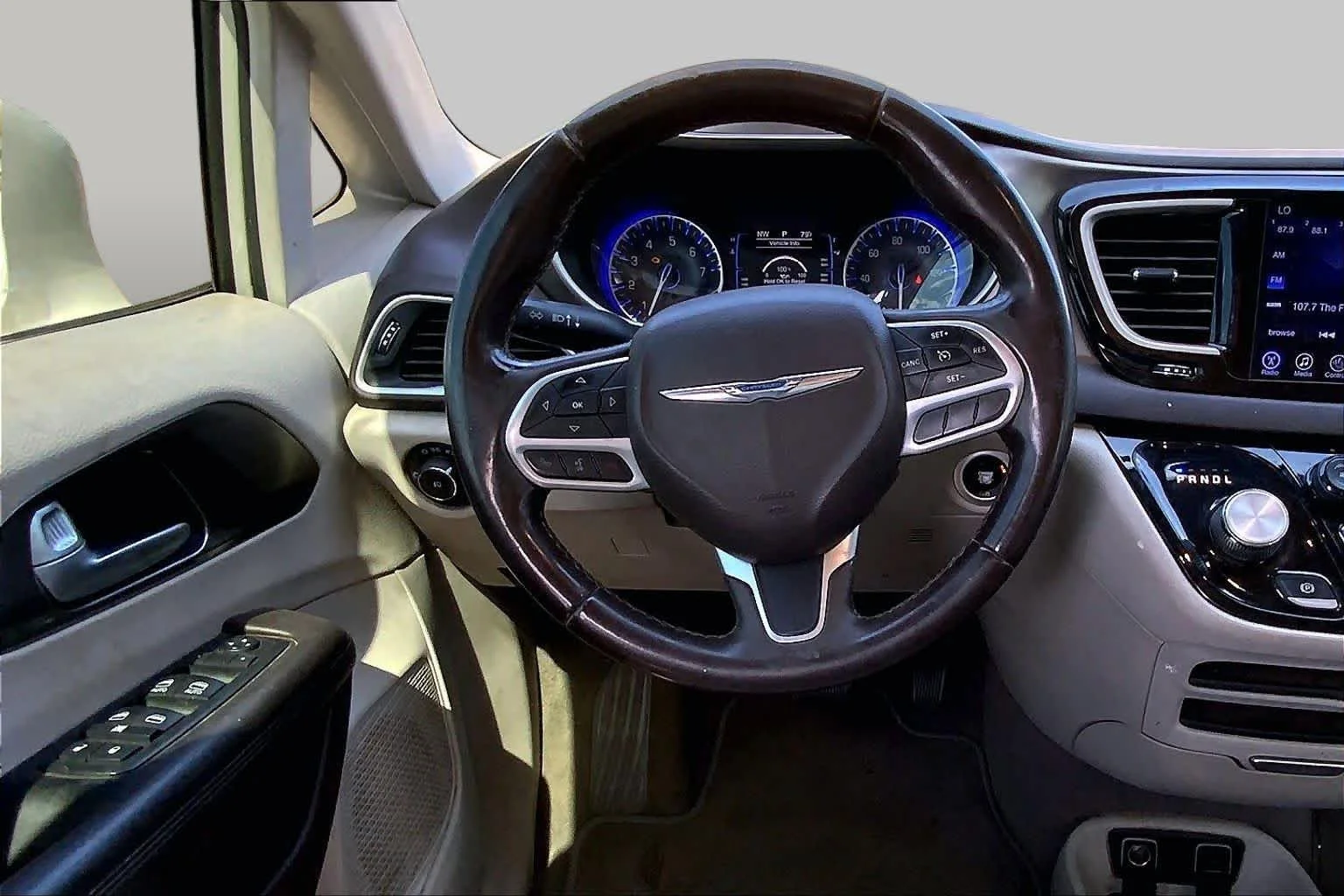 Used 2017 Tusk White Chrysler Touring-L image 5