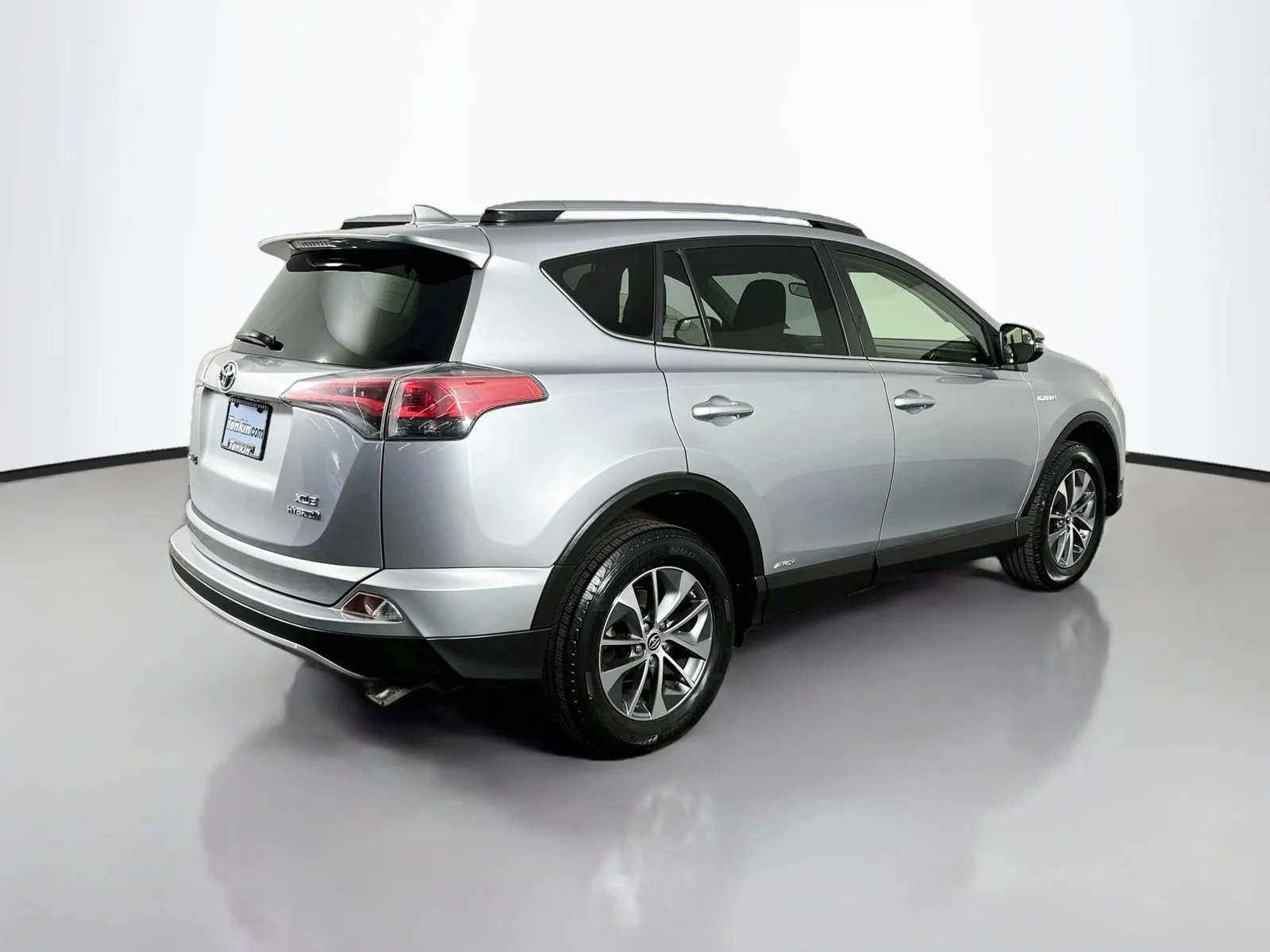 Used 2017 Silver Toyota XLE image 7