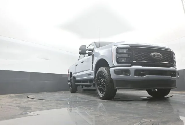 New 2026 Glacier Gray Metallic Tri-Coat Ford F-250® Lariat® image 33