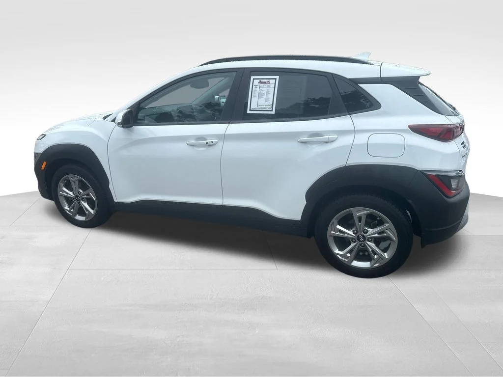 Used 2023 White Hyundai SEL image 9