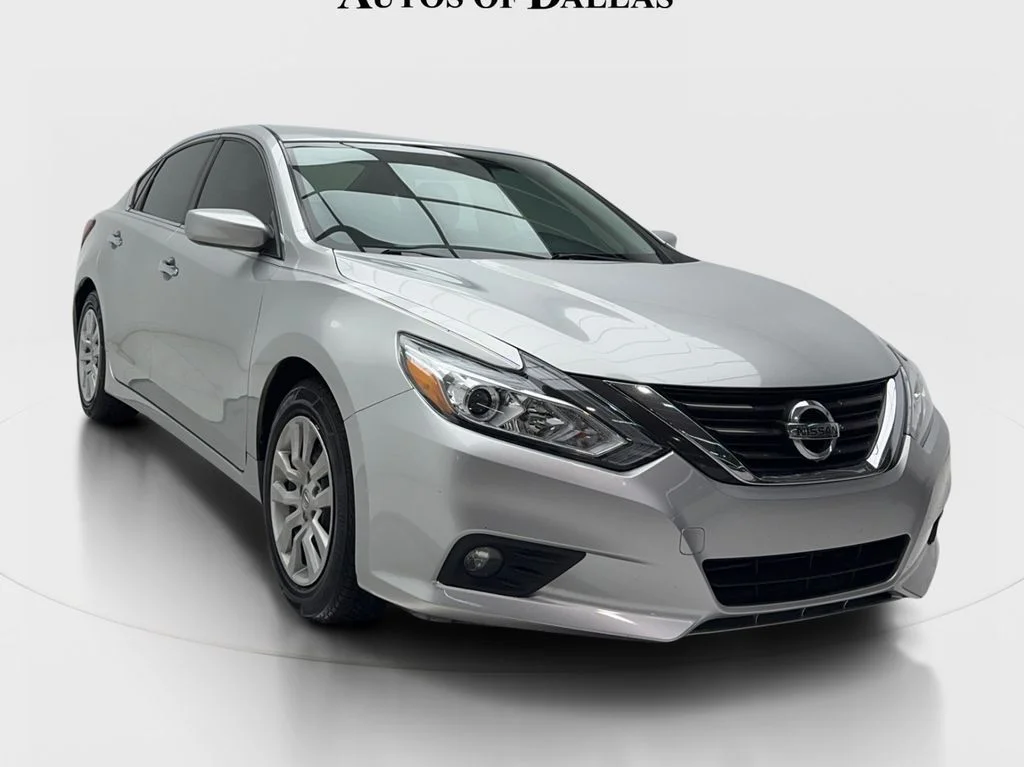 Used 2018 Silver Nissan 2.5 S image 2