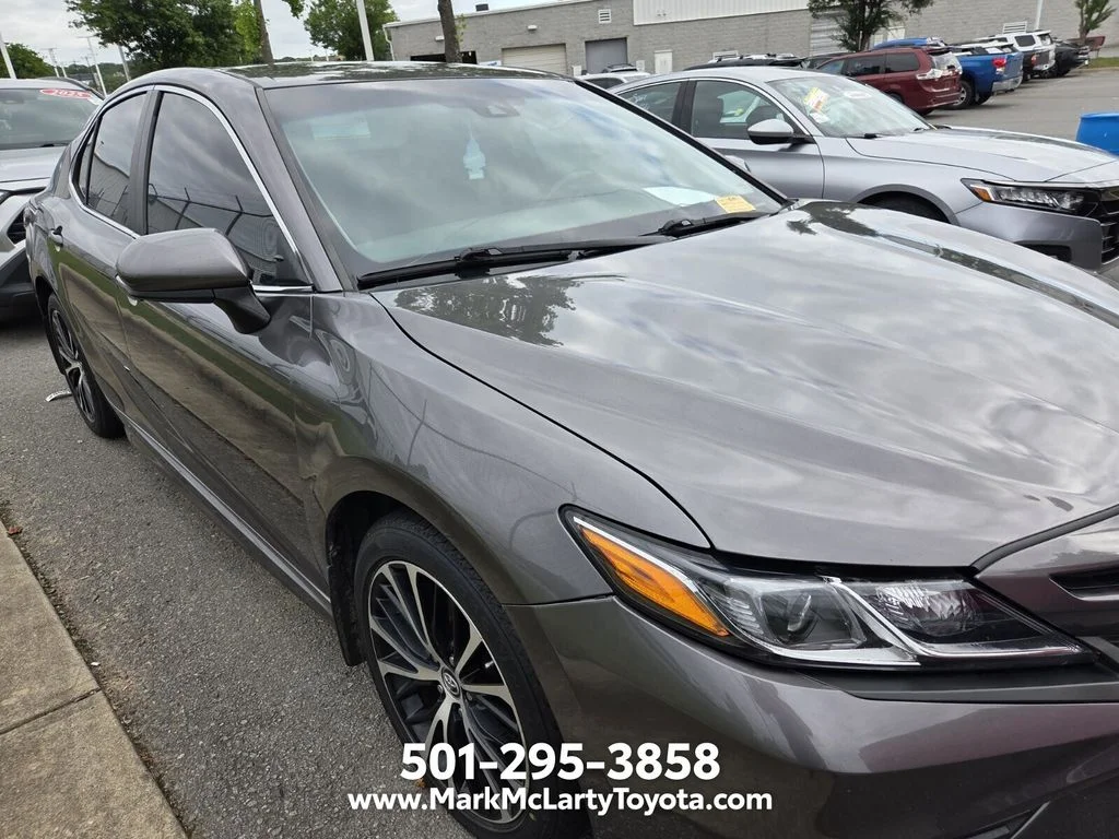 Used 2018 Gray Toyota SE image 3