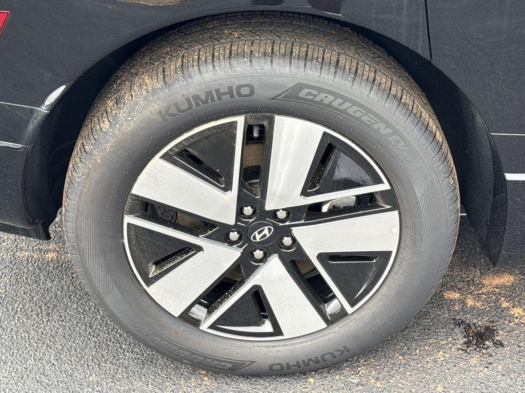 New 2026 Black Hyundai SEL image 17