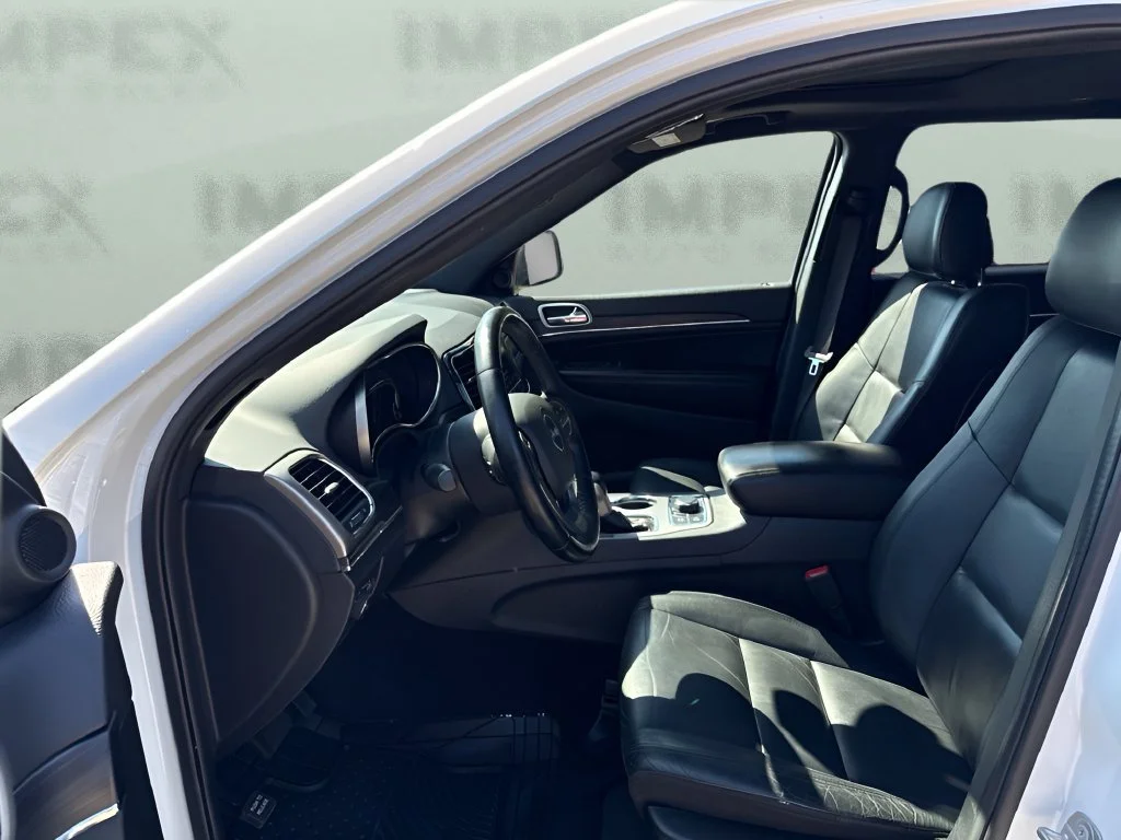 Used 2022  Jeep Limited image 9