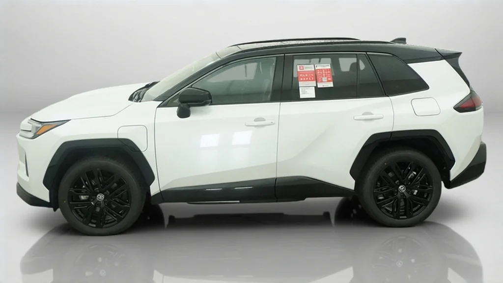 New 2026 Wind Chill Pearl with Midnight Black Metallic roof Toyota XSE image 2