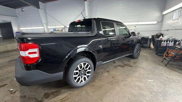 Used 2022 Black Ford Lariat image 5