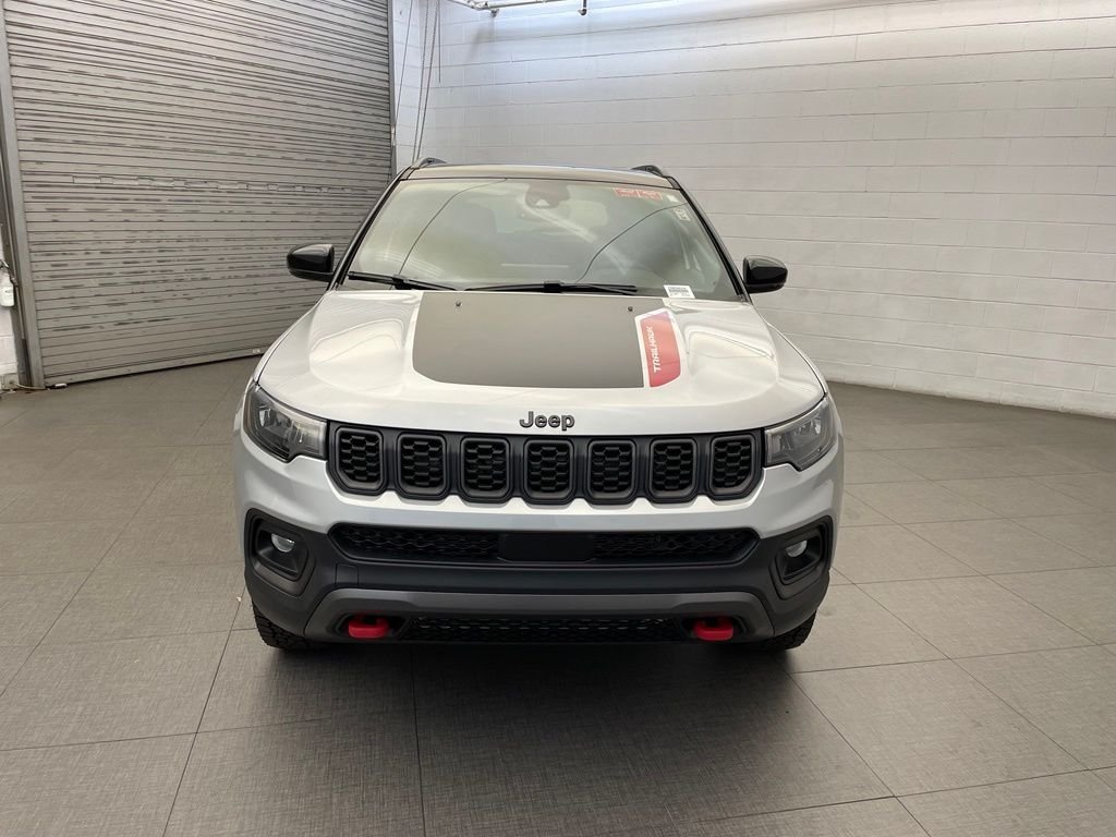 New 2026 Silver Zynith Metallic Clear-Coat Exterior Paint Jeep Trailhawk image 6