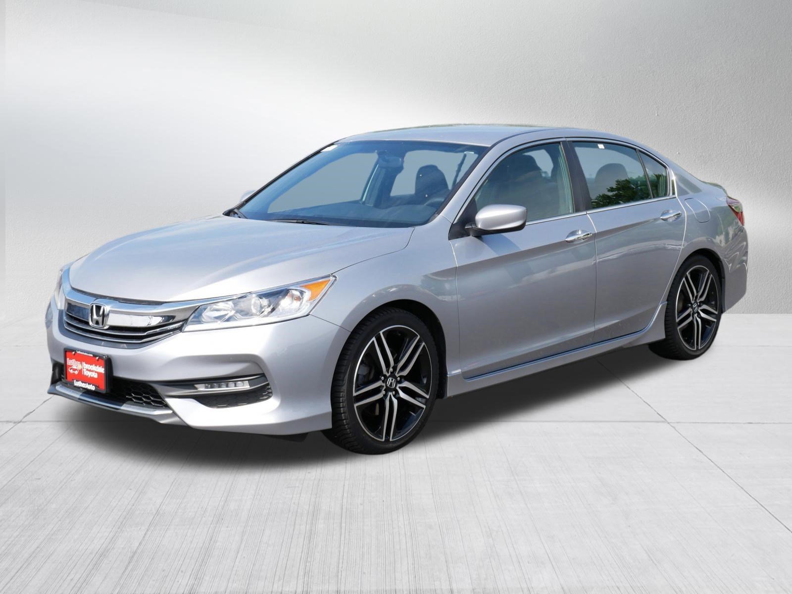 Used 2016 Lunar Silver Metallic Honda Sport image 3