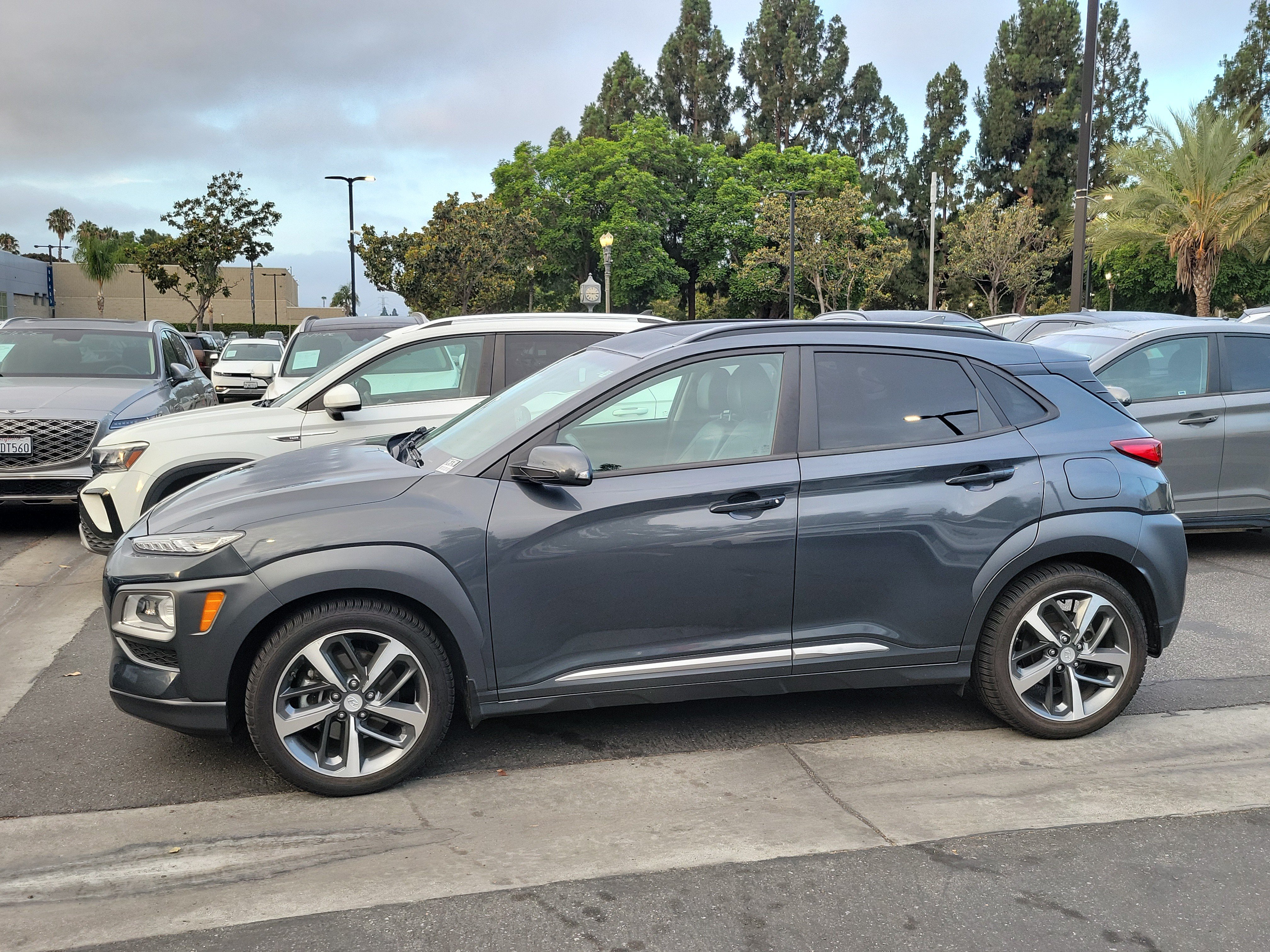 Used 2020 Thunder Gray Hyundai Limited image 2