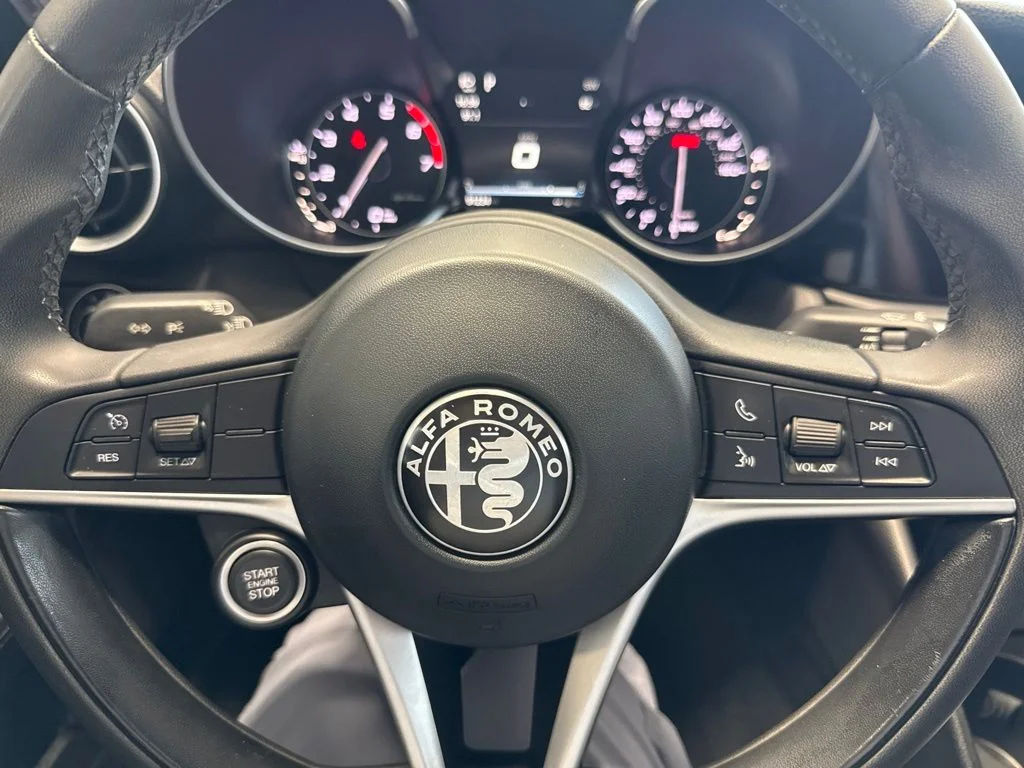 Used 2017 Red Alfa Romeo Base image 20