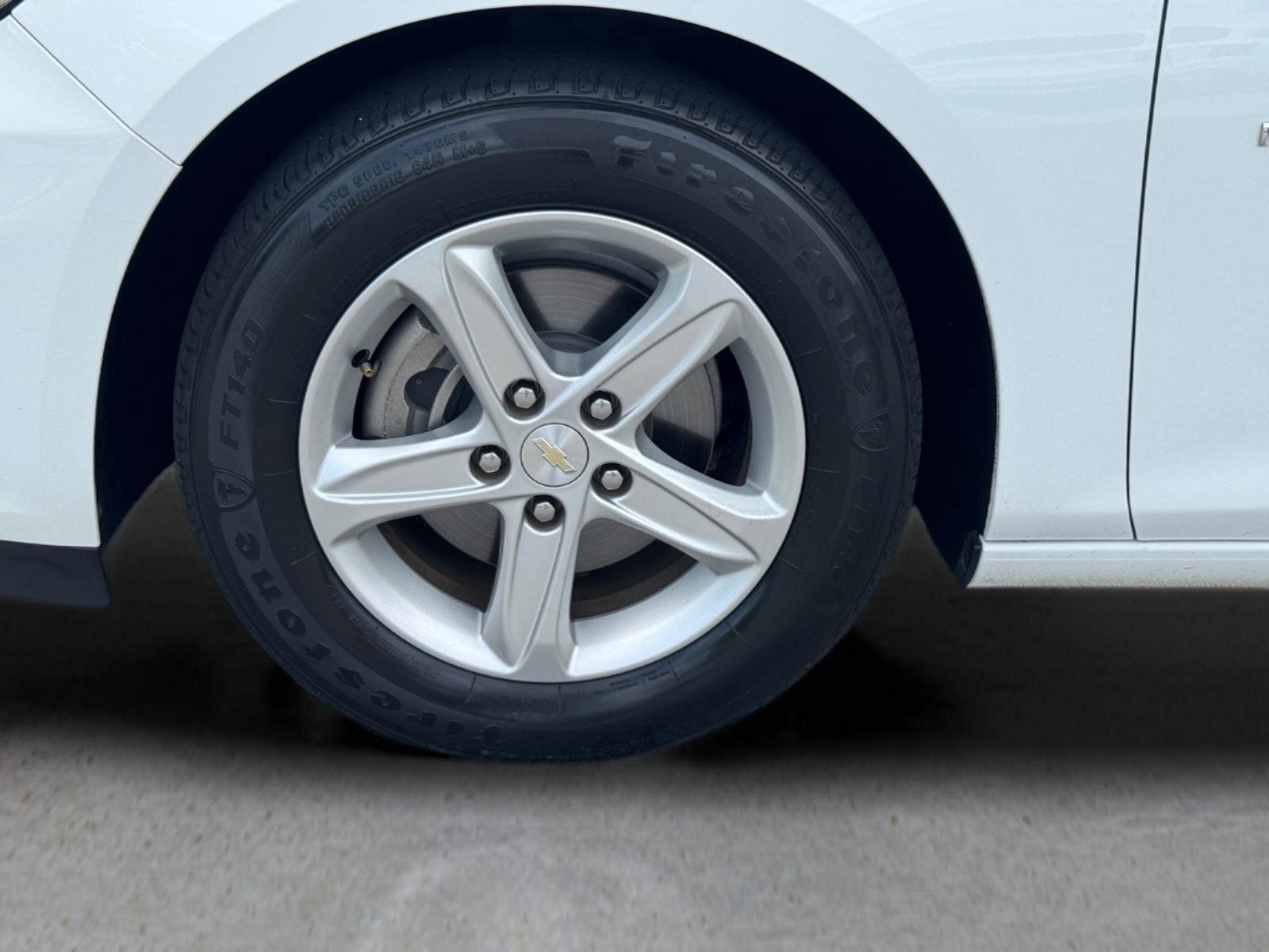 Used 2020 Summit White Chevrolet LS image 9