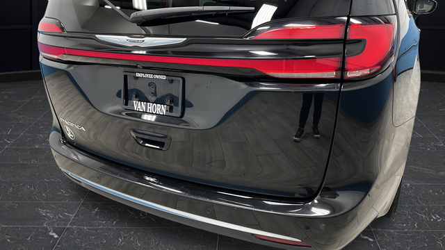 Used 2024 Brilliant Black Crystal Pearlcoat Chrysler Touring L image 37