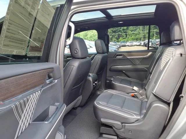 2024 GMC Acadia Denali - Photo 16