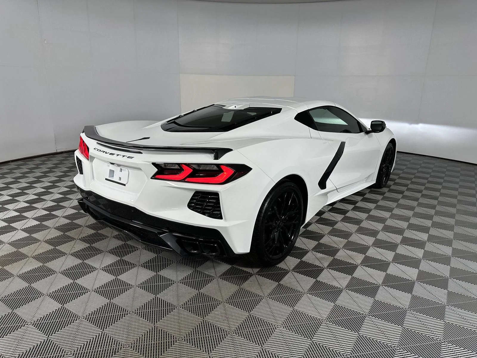 Used 2025 Arctic White Chevrolet 1LT image 24