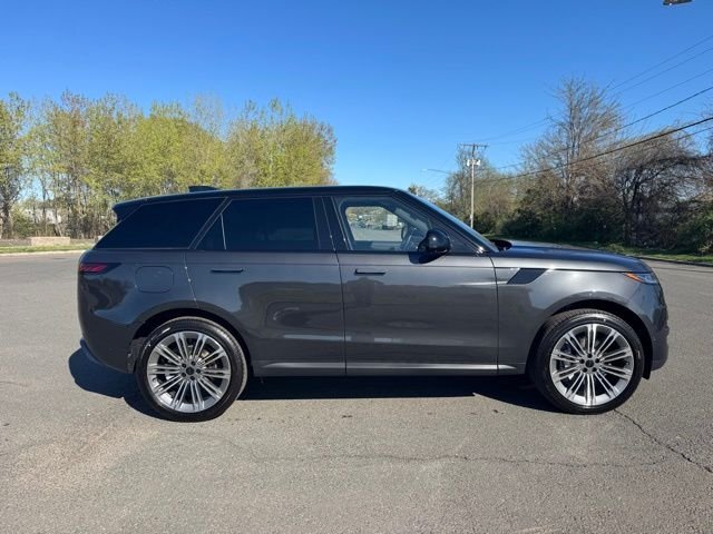 New 2026 Carpathian Grey Land Rover SE image 6