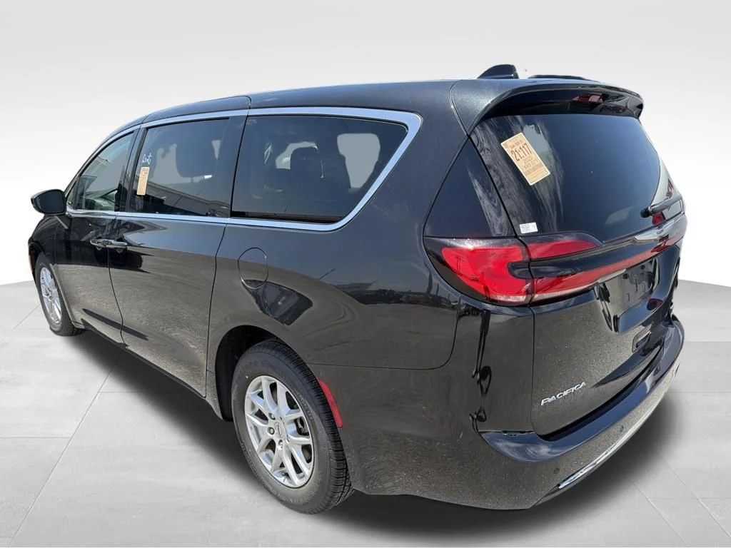 Used 2023 Black Chrysler Touring L image 15