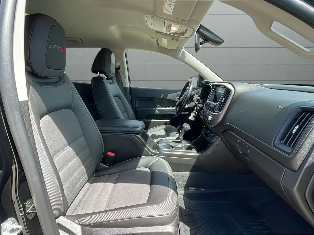 Used 2021 Black GMC AT4 w/Cloth image 15